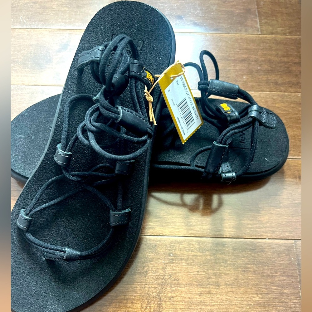 NWT Teva Voya Infinity, Size 9